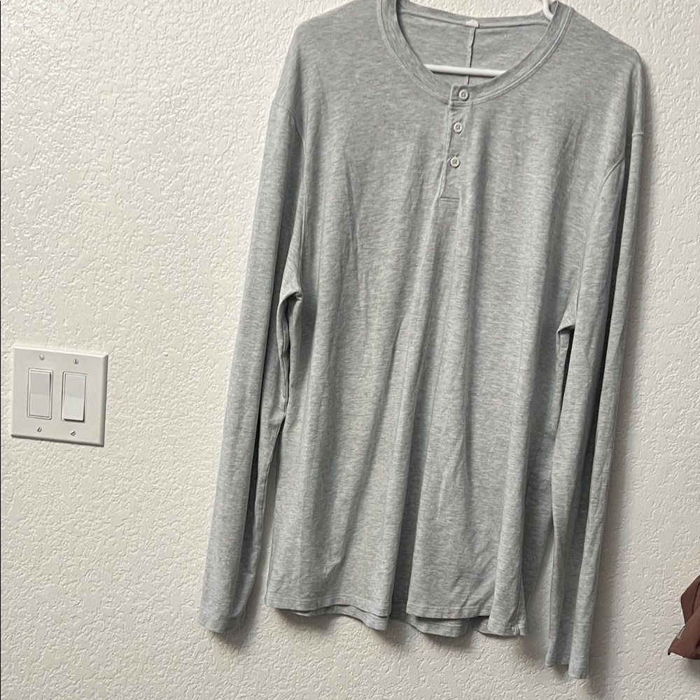 lululemon athletica Light Gray Long Sleeve Henley - Picture 1 of 2